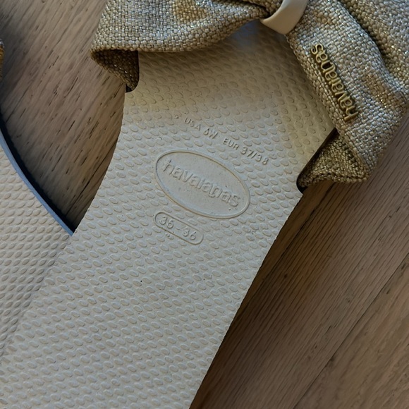Havaianas St. Tropez Shine Cream and Gold Sandals with Elegant Bow size 6 - Picture 6 of 7
